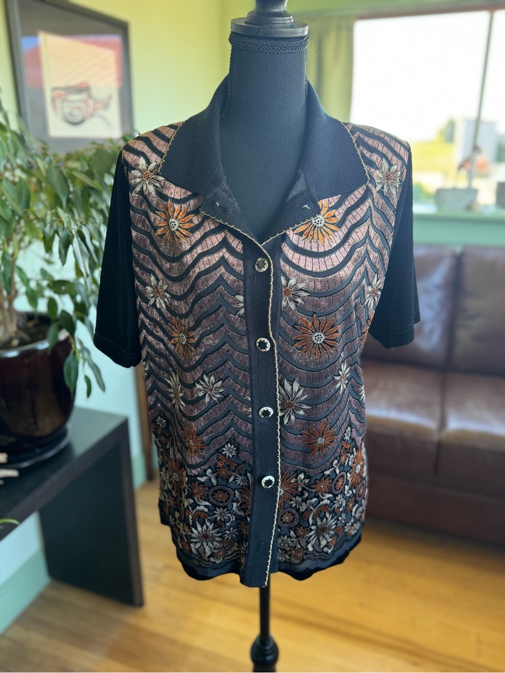 Grace- Embroidered velvet sparkle top